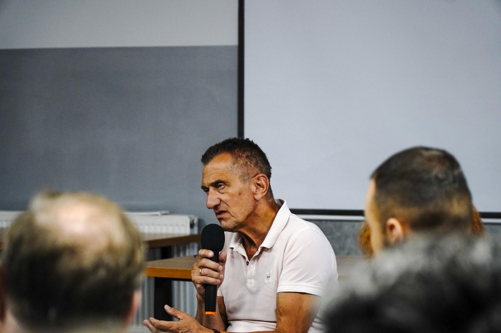 Zdjęcie w galerii na portalu naszraciborz.pl: Brzezie nadal walczy z odorami. Mieszkańcy oczekują konkretnych działań – Empol ma czas do 11 lipca wiadomości z regionu