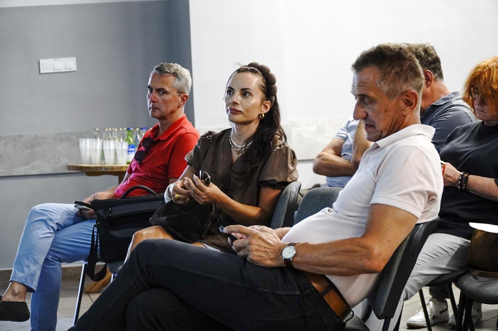 Zdjęcie w galerii na portalu naszraciborz.pl: Brzezie nadal walczy z odorami. Mieszkańcy oczekują konkretnych działań – Empol ma czas do 11 lipca wiadomości z regionu