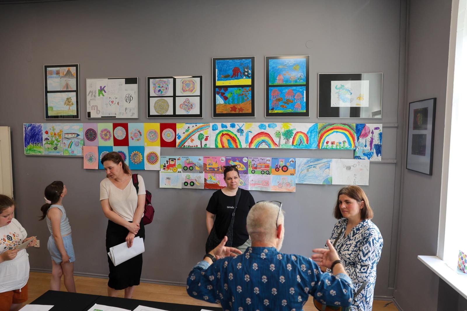 Zdjęcie w galerii na portalu naszraciborz.pl: Podsumowanie roku i wystawa Grupy Plastycznej PASTELE w DK Strzecha wiadomości z regionu