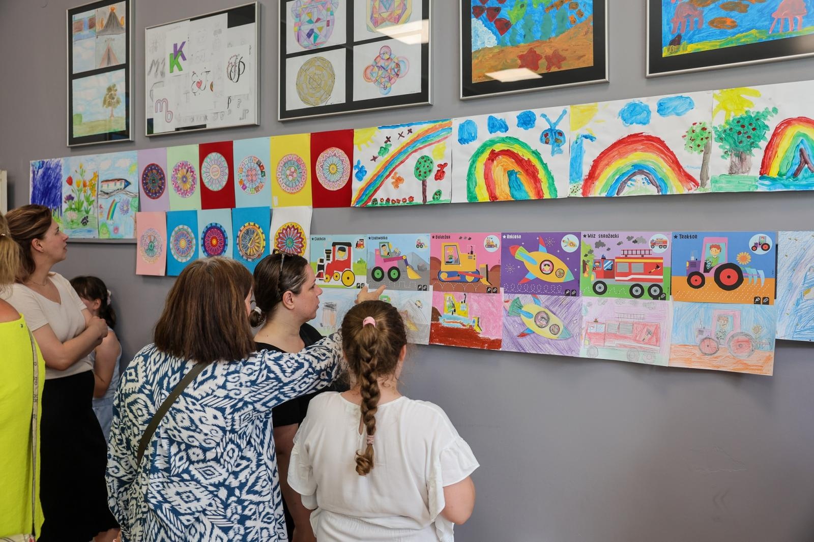 Zdjęcie w galerii na portalu naszraciborz.pl: Podsumowanie roku i wystawa Grupy Plastycznej PASTELE w DK Strzecha wiadomości z regionu