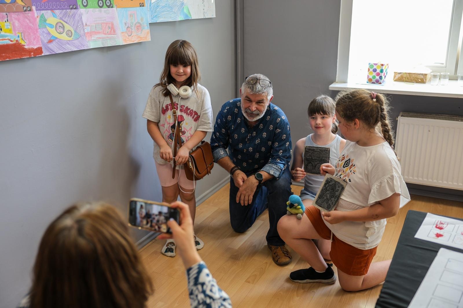 Zdjęcie w galerii na portalu naszraciborz.pl: Podsumowanie roku i wystawa Grupy Plastycznej PASTELE w DK Strzecha wiadomości z regionu