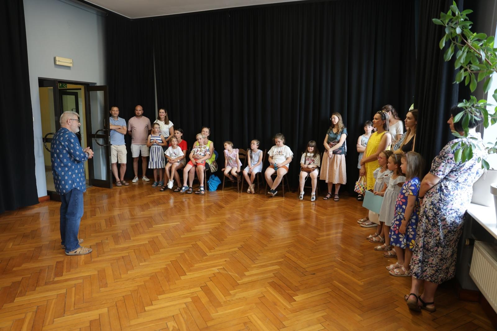 Zdjęcie w galerii na portalu naszraciborz.pl: Podsumowanie roku i wystawa Grupy Plastycznej PASTELE w DK Strzecha wiadomości z regionu