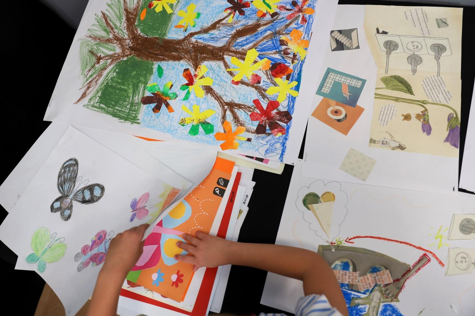 Zdjęcie w galerii na portalu naszraciborz.pl: Podsumowanie roku i wystawa Grupy Plastycznej PASTELE w DK Strzecha wiadomości z regionu