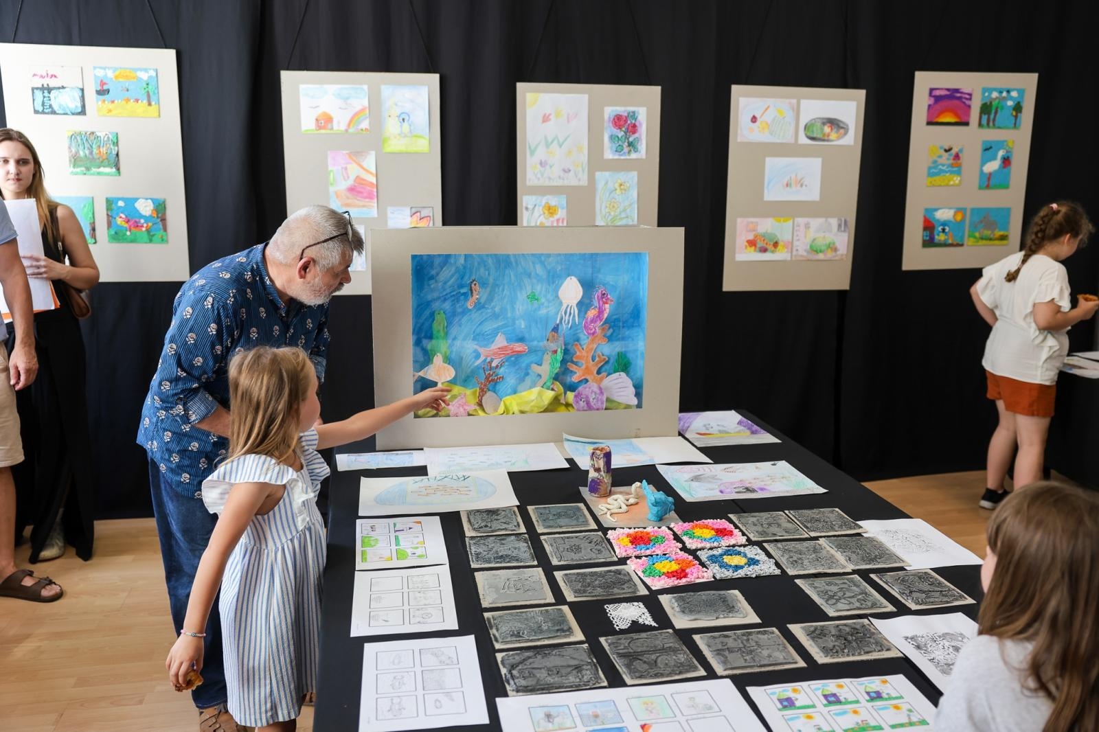 Zdjęcie w galerii na portalu naszraciborz.pl: Podsumowanie roku i wystawa Grupy Plastycznej PASTELE w DK Strzecha wiadomości z regionu