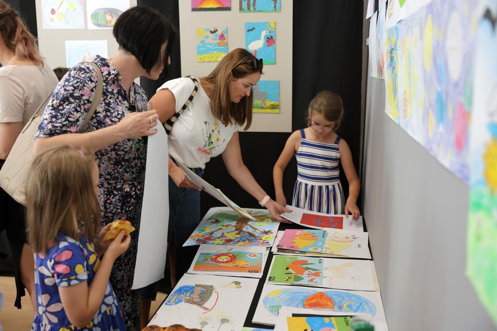 Zdjęcie w galerii na portalu naszraciborz.pl: Podsumowanie roku i wystawa Grupy Plastycznej PASTELE w DK Strzecha wiadomości z regionu