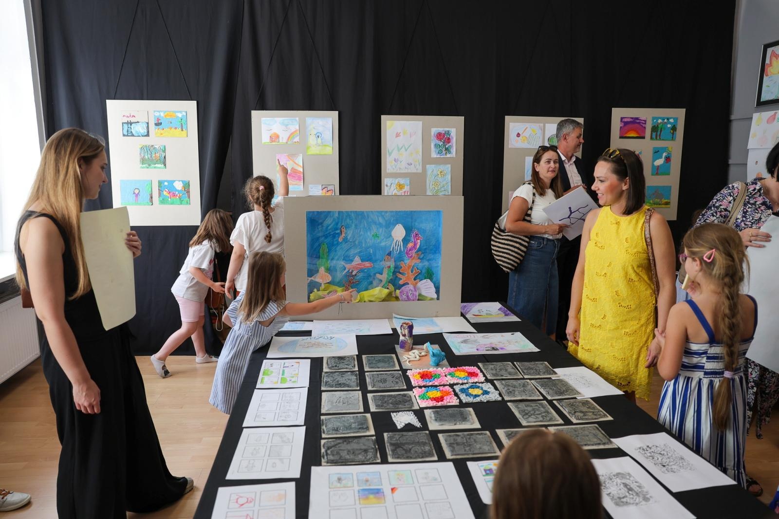 Zdjęcie w galerii na portalu naszraciborz.pl: Podsumowanie roku i wystawa Grupy Plastycznej PASTELE w DK Strzecha wiadomości z regionu