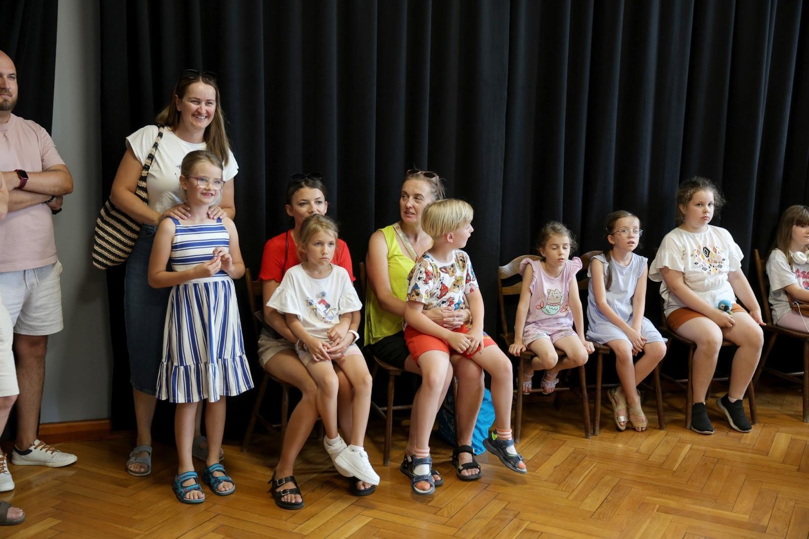 Zdjęcie w galerii na portalu naszraciborz.pl: Podsumowanie roku i wystawa Grupy Plastycznej PASTELE w DK Strzecha wiadomości z regionu