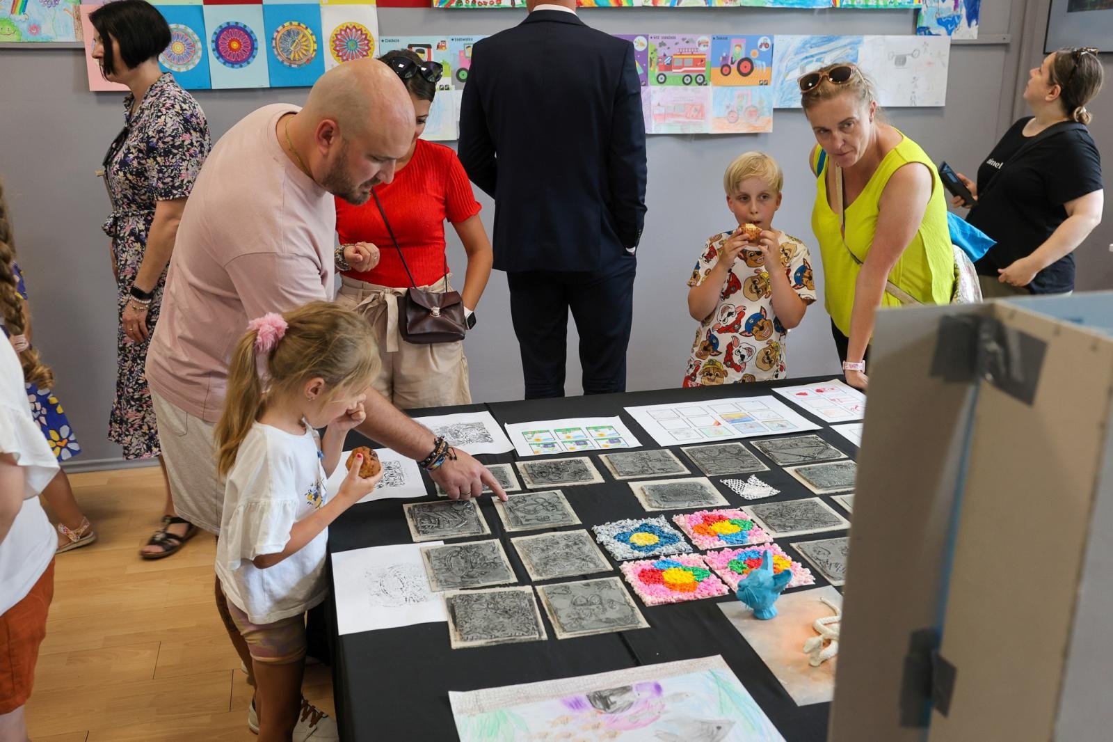 Zdjęcie w galerii na portalu naszraciborz.pl: Podsumowanie roku i wystawa Grupy Plastycznej PASTELE w DK Strzecha wiadomości z regionu