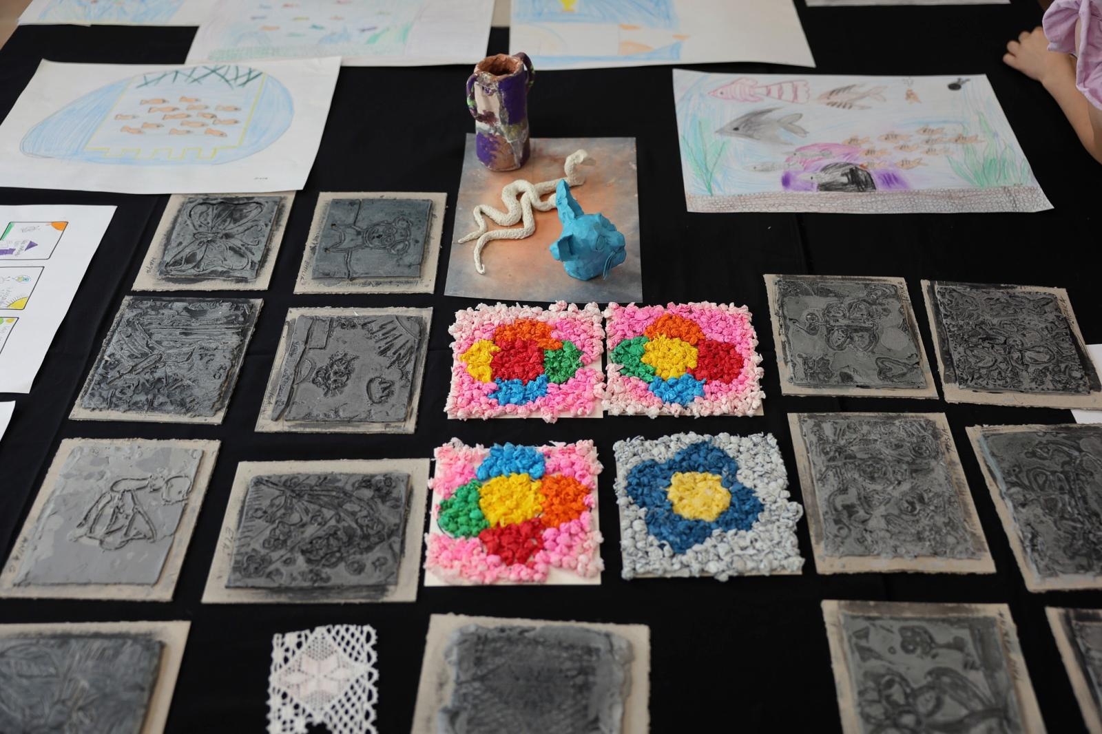 Zdjęcie w galerii na portalu naszraciborz.pl: Podsumowanie roku i wystawa Grupy Plastycznej PASTELE w DK Strzecha wiadomości z regionu