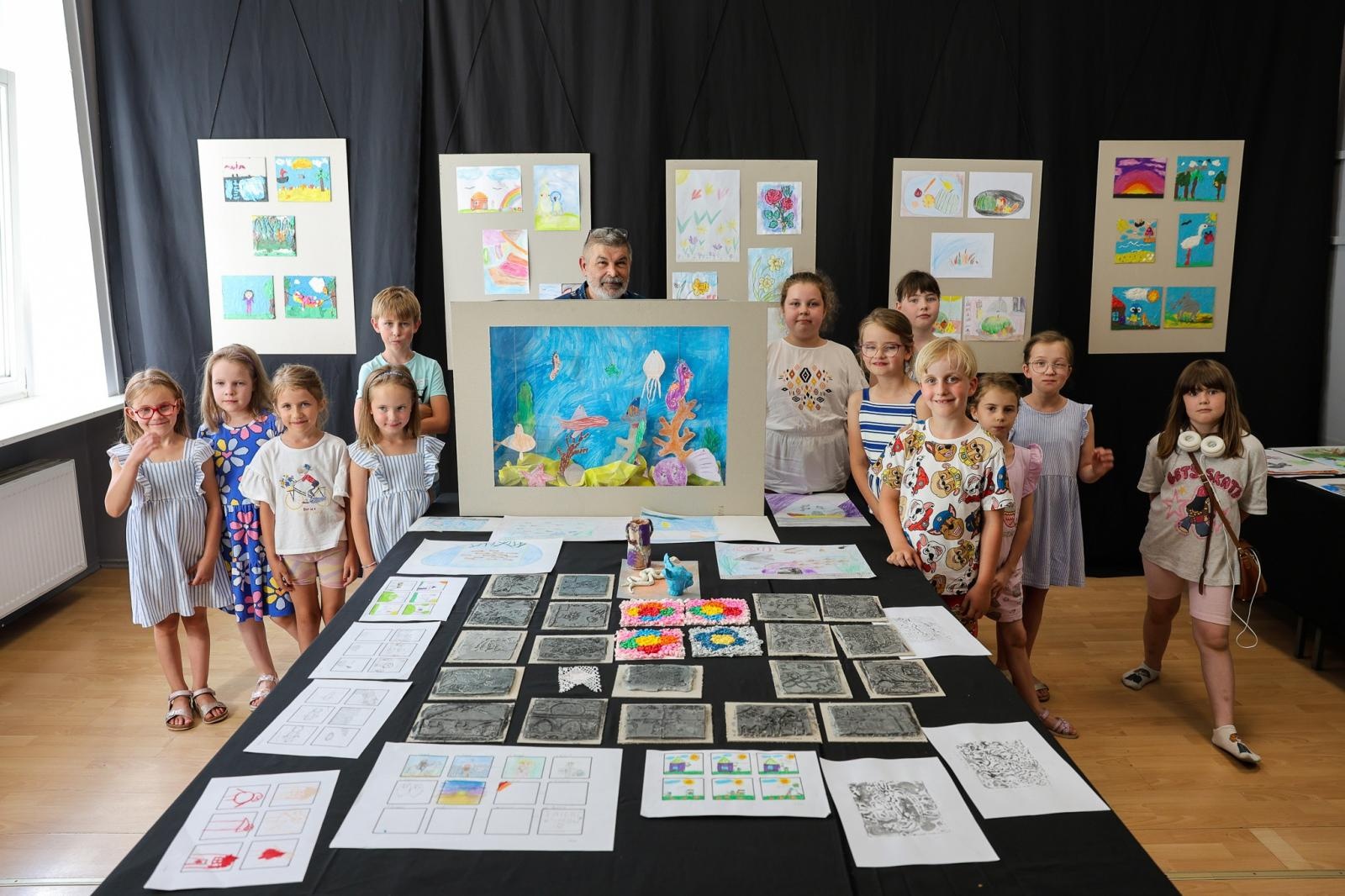 Zdjęcie w galerii na portalu naszraciborz.pl: Podsumowanie roku i wystawa Grupy Plastycznej PASTELE w DK Strzecha wiadomości z regionu