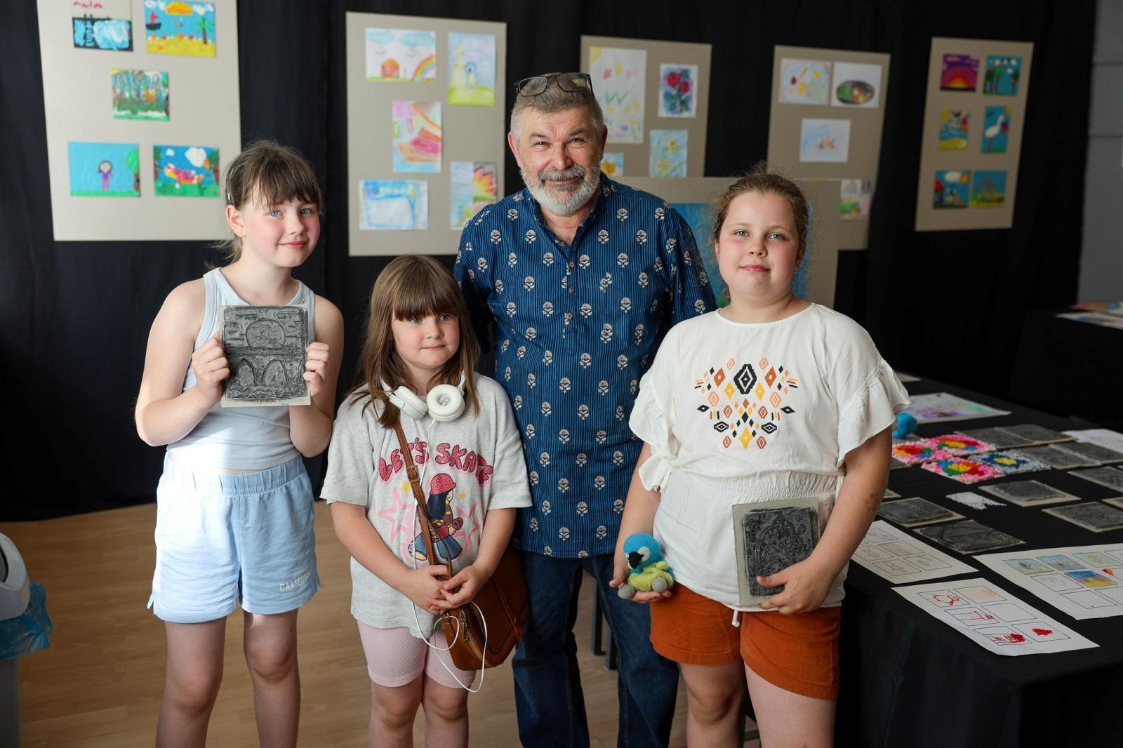 Zdjęcie w galerii na portalu naszraciborz.pl: Podsumowanie roku i wystawa Grupy Plastycznej PASTELE w DK Strzecha wiadomości z regionu