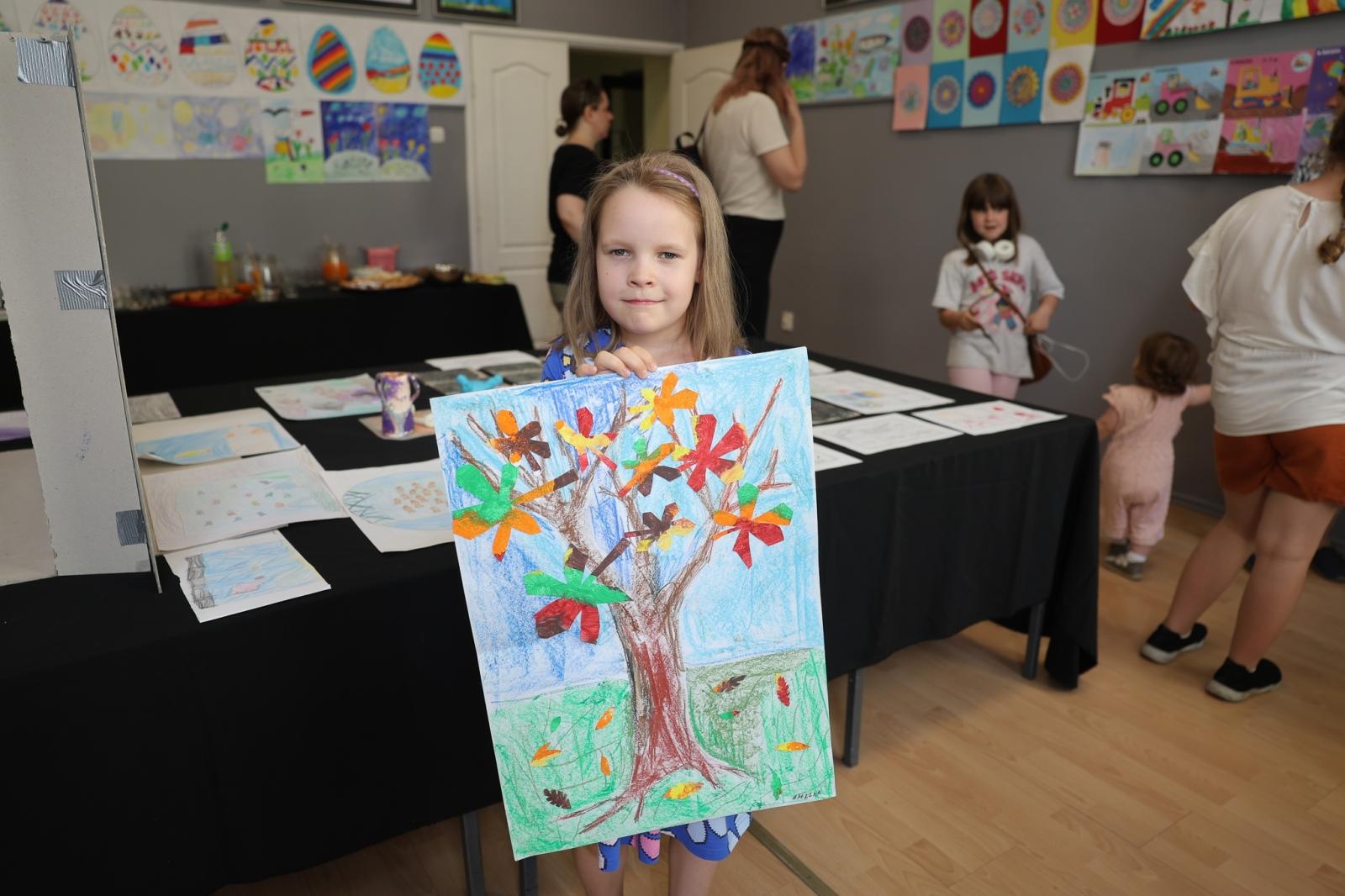 Zdjęcie w galerii na portalu naszraciborz.pl: Podsumowanie roku i wystawa Grupy Plastycznej PASTELE w DK Strzecha wiadomości z regionu