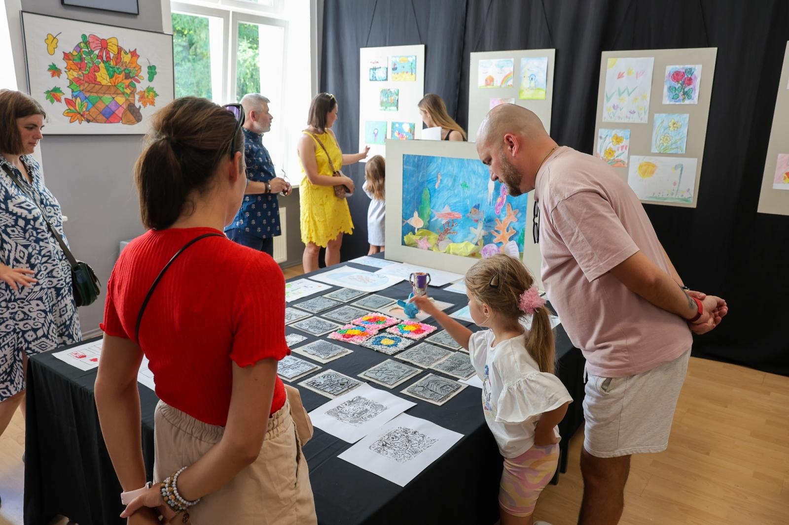 Zdjęcie w galerii na portalu naszraciborz.pl: Podsumowanie roku i wystawa Grupy Plastycznej PASTELE w DK Strzecha wiadomości z regionu