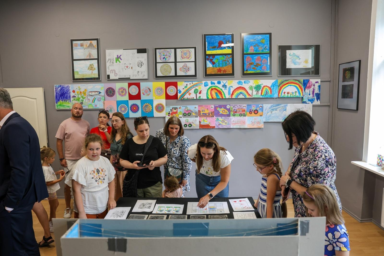 Zdjęcie w galerii na portalu naszraciborz.pl: Podsumowanie roku i wystawa Grupy Plastycznej PASTELE w DK Strzecha wiadomości z regionu