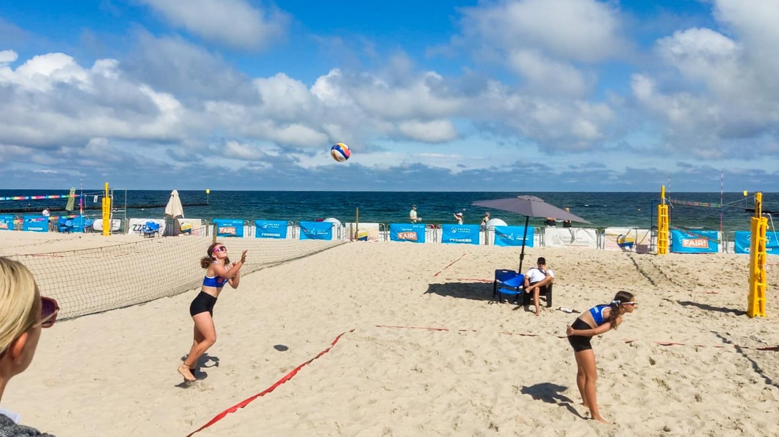 Zdjęcie w galerii na portalu naszraciborz.pl: Krzanowiczanki w ścisłej czołówce Mistrzostw Polski w minisiatkówce plażowej wiadomości z regionu