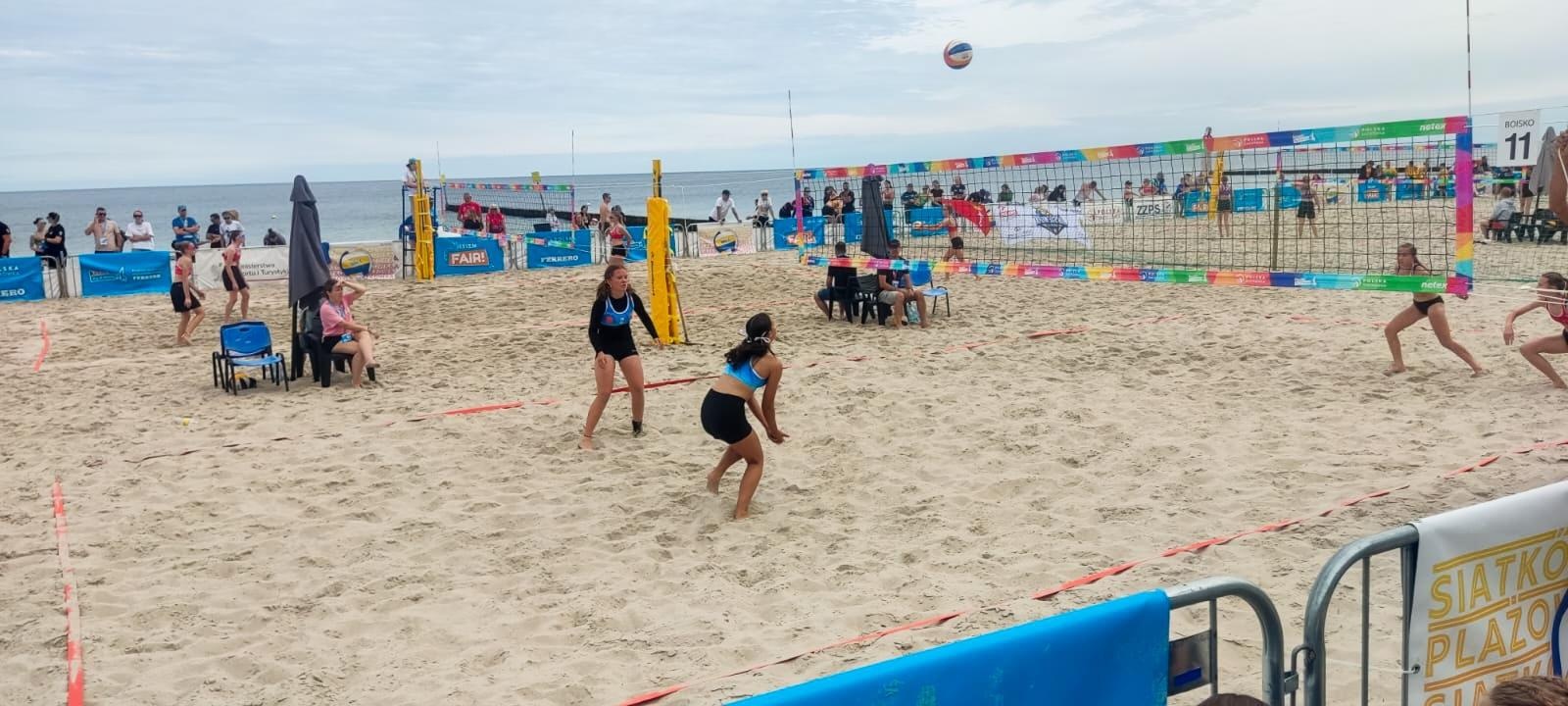 Zdjęcie w galerii na portalu naszraciborz.pl: Krzanowiczanki w ścisłej czołówce Mistrzostw Polski w minisiatkówce plażowej wiadomości z regionu
