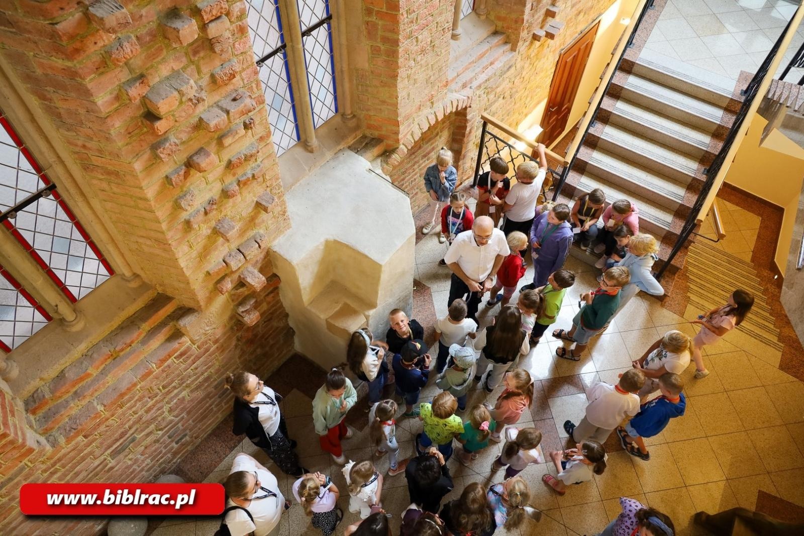 Zdjęcie w galerii na portalu naszraciborz.pl: Z Meridą na Zamku, z Nemo po głębinach oceanu. Trwa Lato z biblioteką! wiadomości z regionu