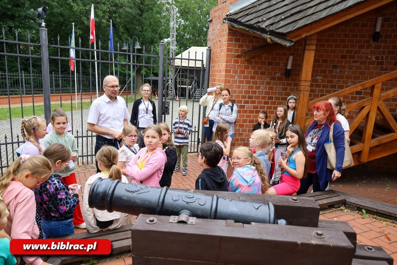 Zdjęcie w galerii na portalu naszraciborz.pl: Z Meridą na Zamku, z Nemo po głębinach oceanu. Trwa Lato z biblioteką! wiadomości z regionu