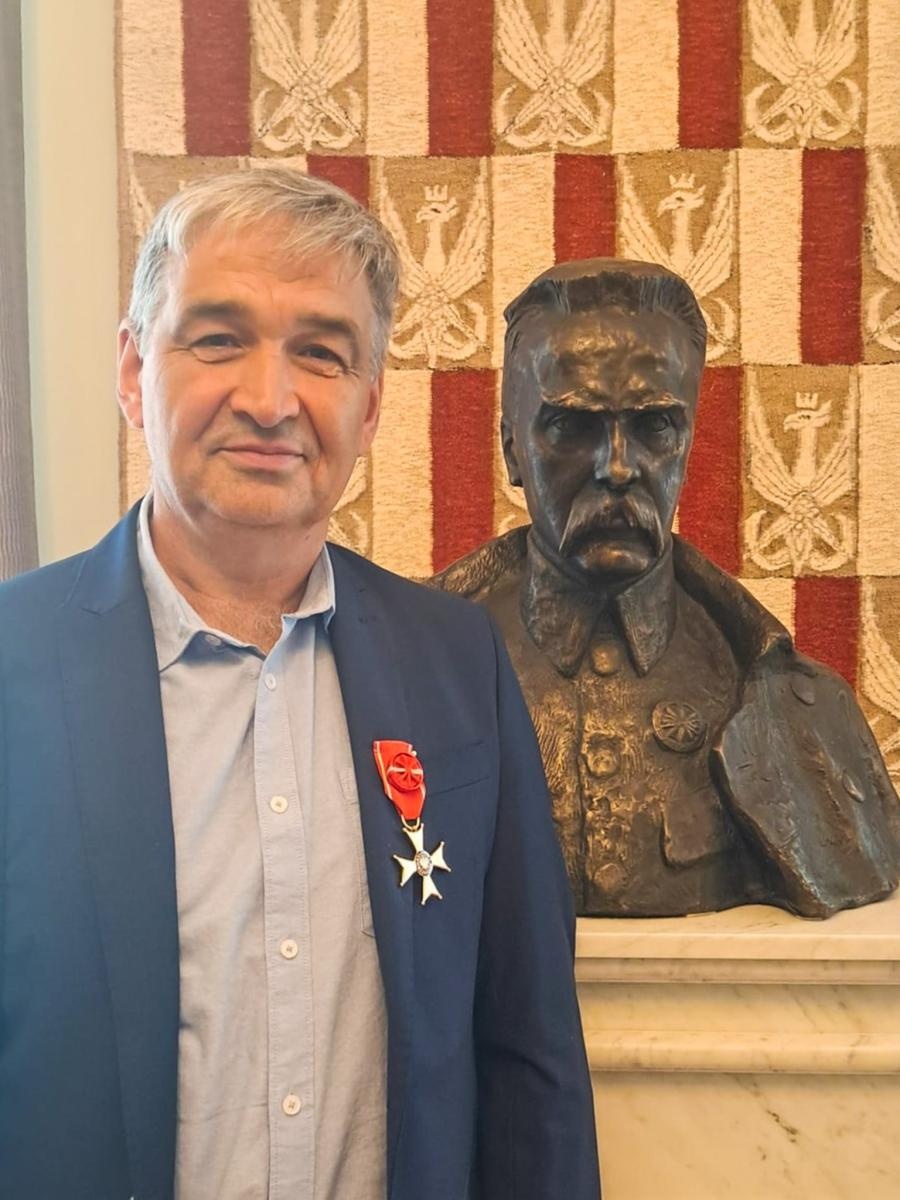 Zdjęcie w galerii na portalu naszraciborz.pl: Artur Jarosz z Raciborza odznaczony Krzyżem Oficerskim Orderu Odrodzenia Polski wiadomości z regionu