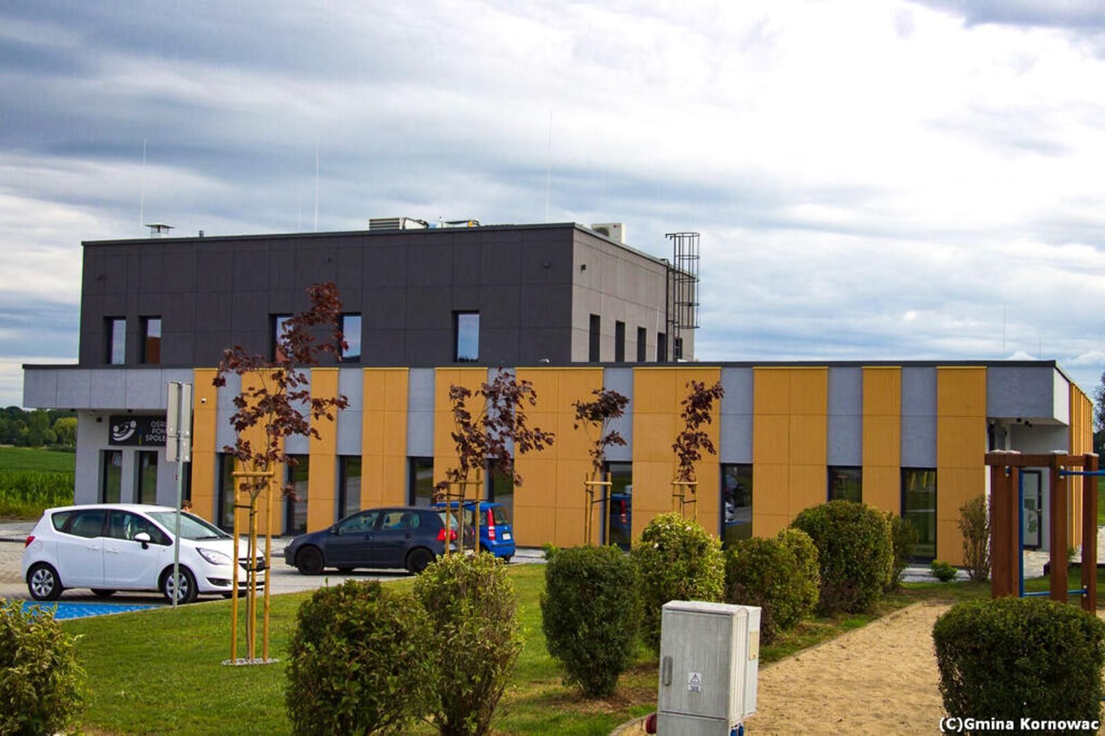 Zdjęcie w galerii na portalu naszraciborz.pl: Kino, pumptrack i siłownia – nowoczesne centrum kultury otwarte w Kornowacu wiadomości z regionu