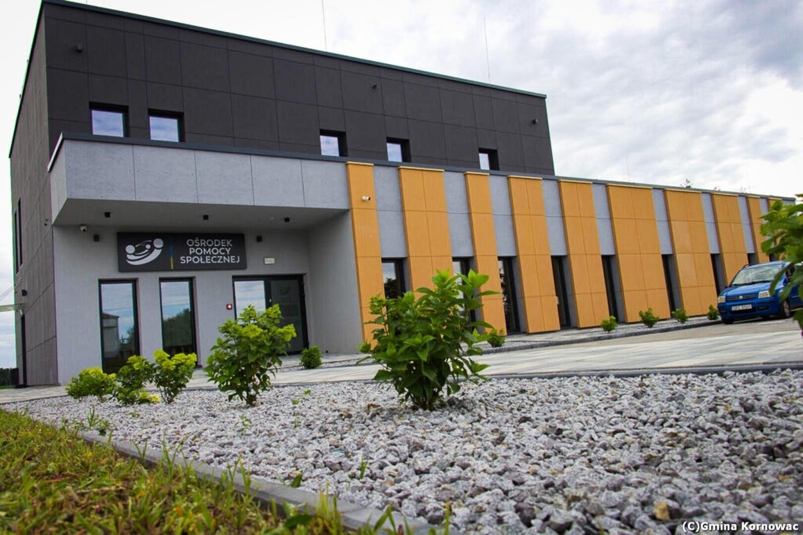 Zdjęcie w galerii na portalu naszraciborz.pl: Kino, pumptrack i siłownia – nowoczesne centrum kultury otwarte w Kornowacu wiadomości z regionu