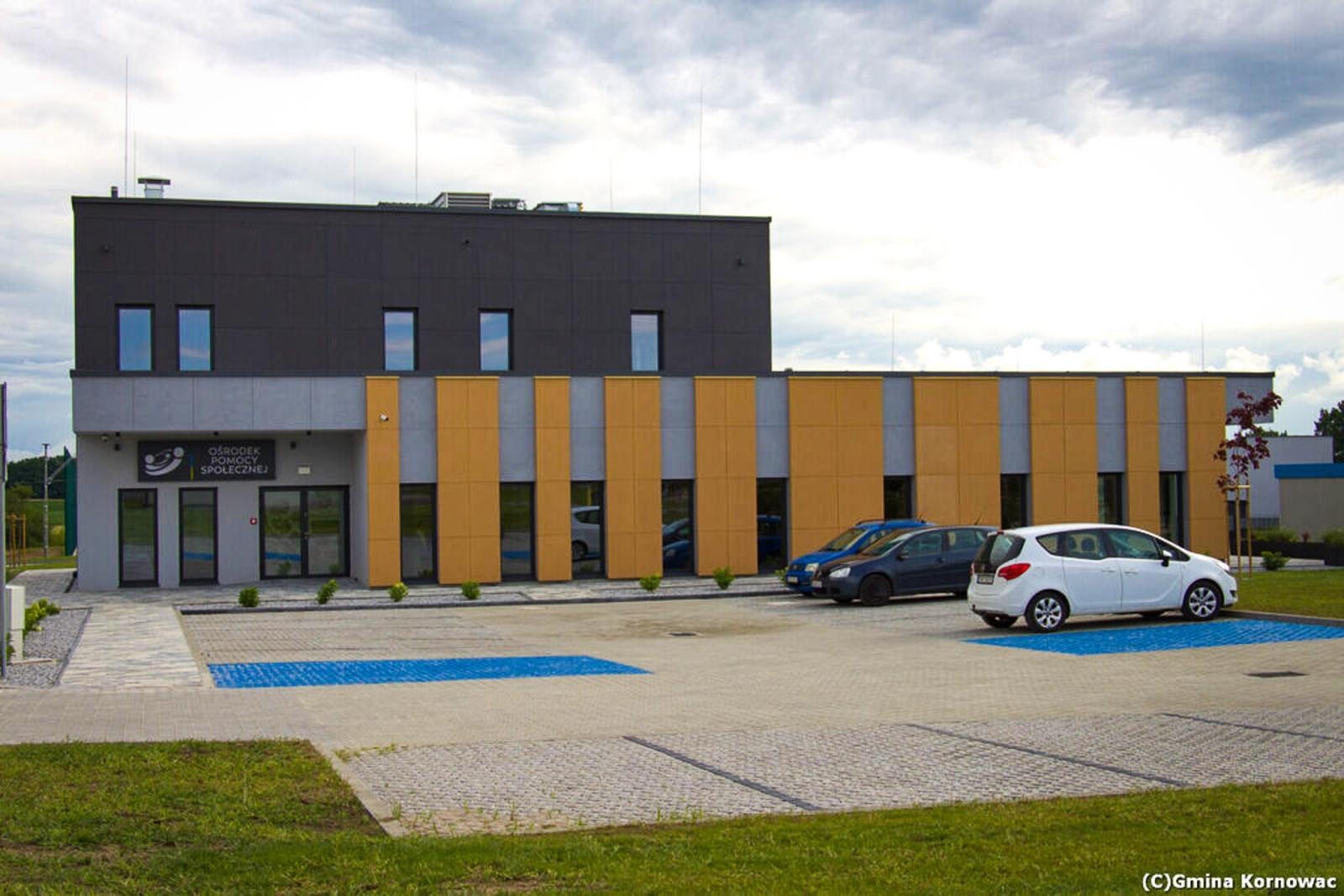 Zdjęcie w galerii na portalu naszraciborz.pl: Kino, pumptrack i siłownia – nowoczesne centrum kultury otwarte w Kornowacu wiadomości z regionu