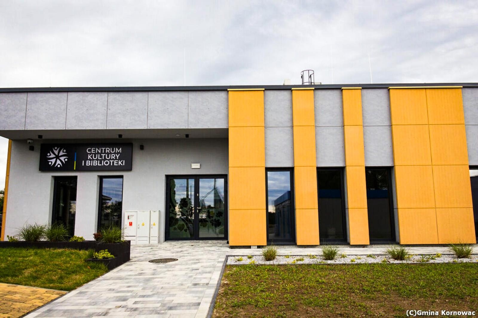 Zdjęcie w galerii na portalu naszraciborz.pl: Kino, pumptrack i siłownia – nowoczesne centrum kultury otwarte w Kornowacu wiadomości z regionu