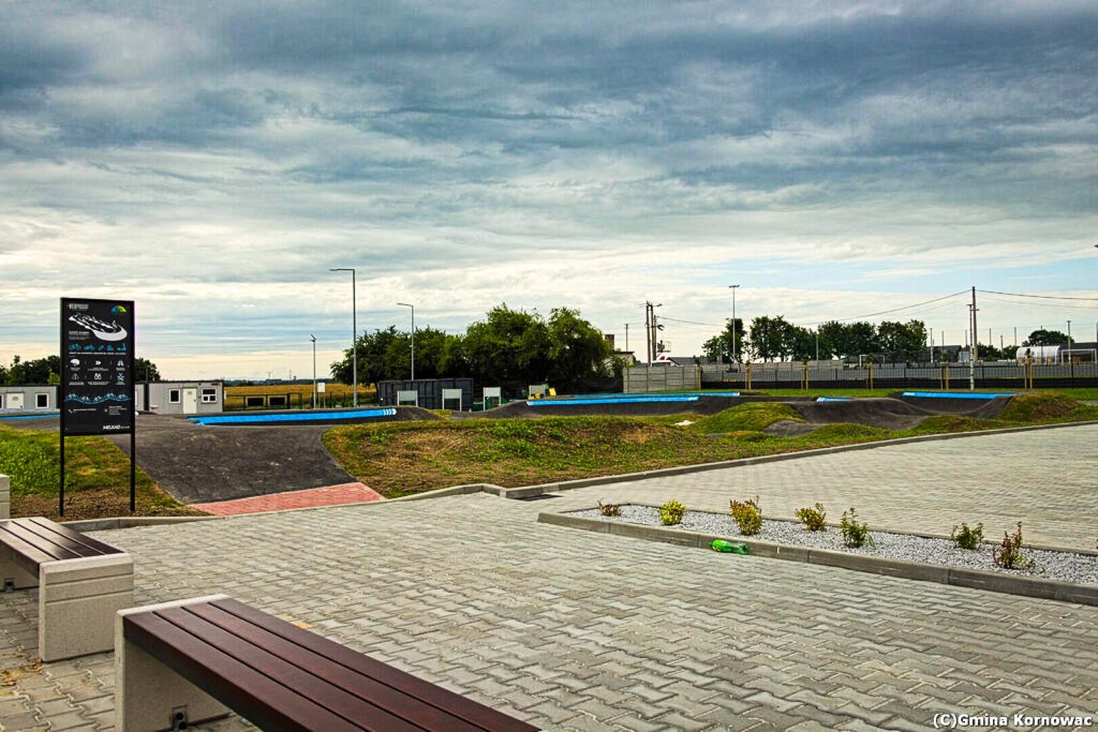 Zdjęcie w galerii na portalu naszraciborz.pl: Kino, pumptrack i siłownia – nowoczesne centrum kultury otwarte w Kornowacu wiadomości z regionu