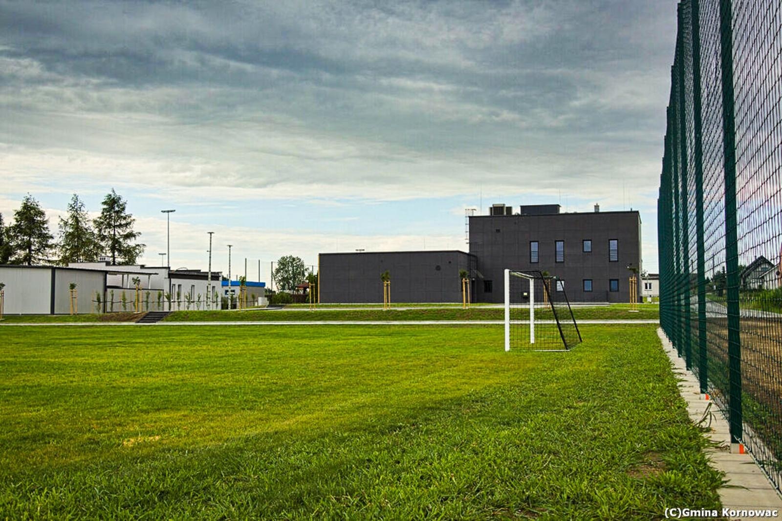 Zdjęcie w galerii na portalu naszraciborz.pl: Kino, pumptrack i siłownia – nowoczesne centrum kultury otwarte w Kornowacu wiadomości z regionu