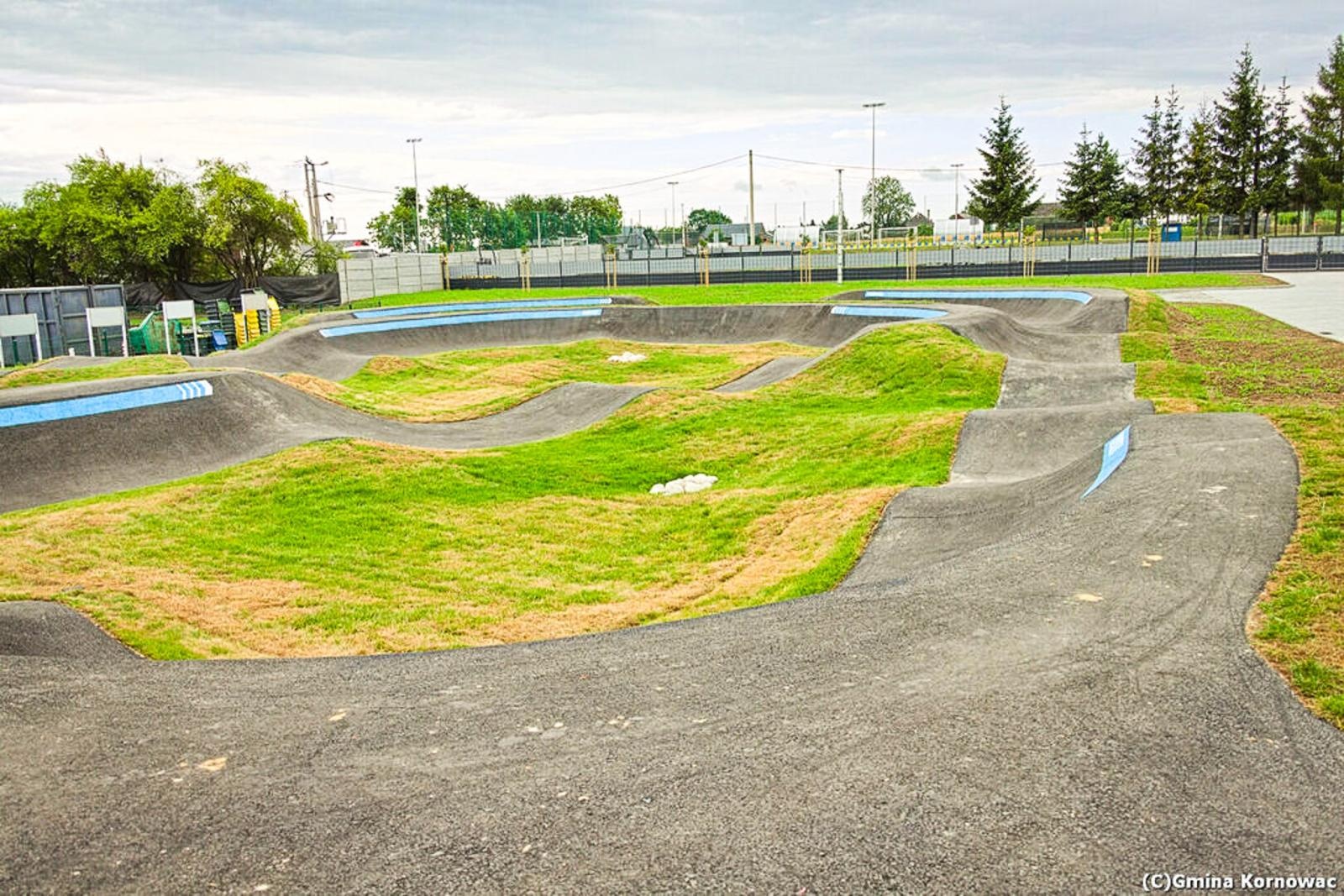 Zdjęcie w galerii na portalu naszraciborz.pl: Kino, pumptrack i siłownia – nowoczesne centrum kultury otwarte w Kornowacu wiadomości z regionu