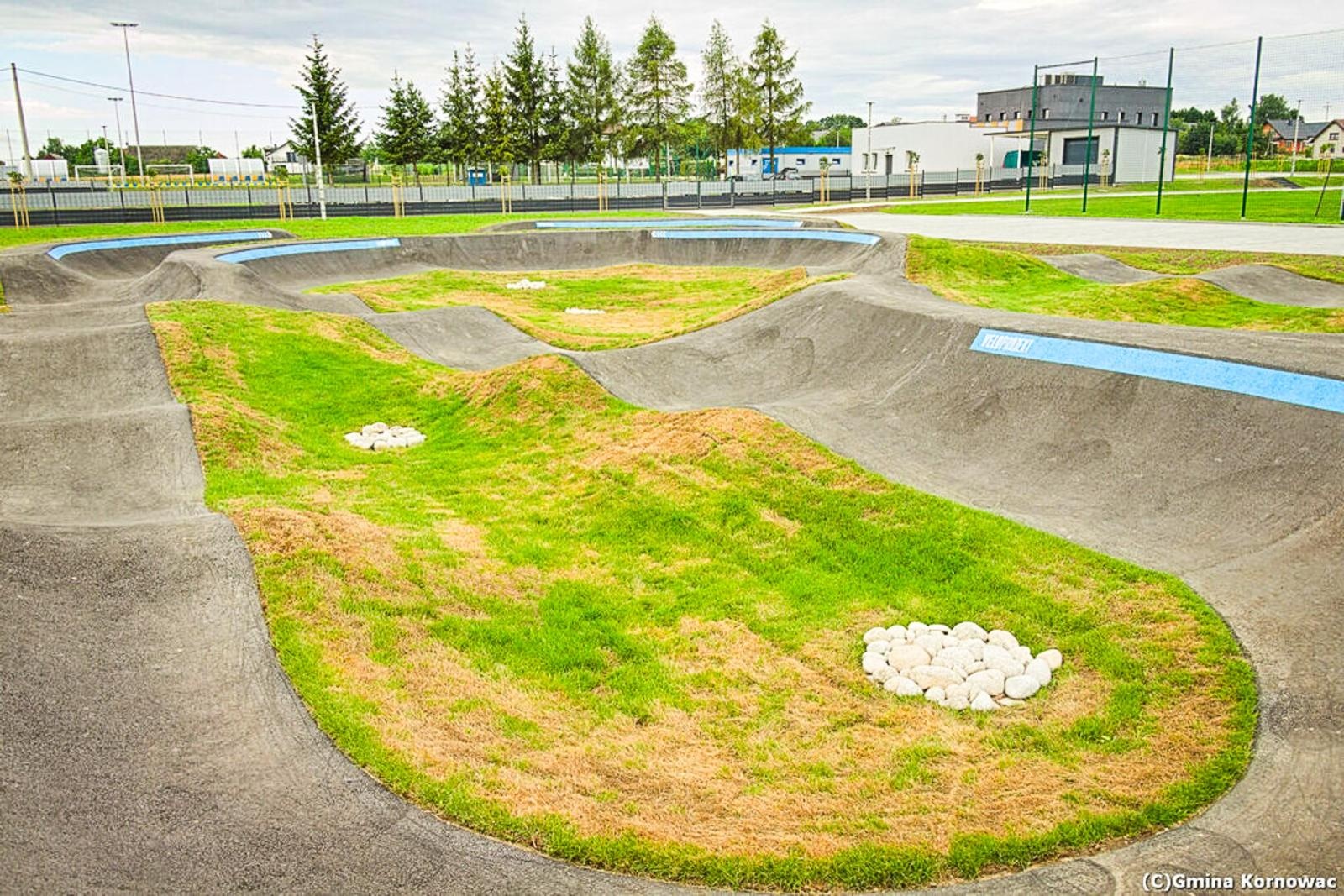 Zdjęcie w galerii na portalu naszraciborz.pl: Kino, pumptrack i siłownia – nowoczesne centrum kultury otwarte w Kornowacu wiadomości z regionu