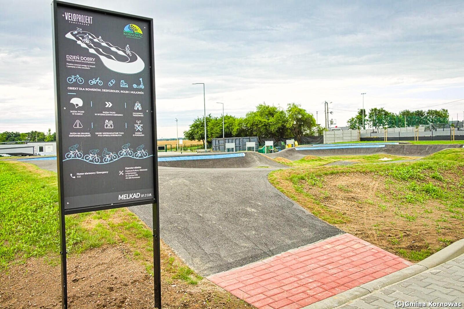 Zdjęcie w galerii na portalu naszraciborz.pl: Kino, pumptrack i siłownia – nowoczesne centrum kultury otwarte w Kornowacu wiadomości z regionu