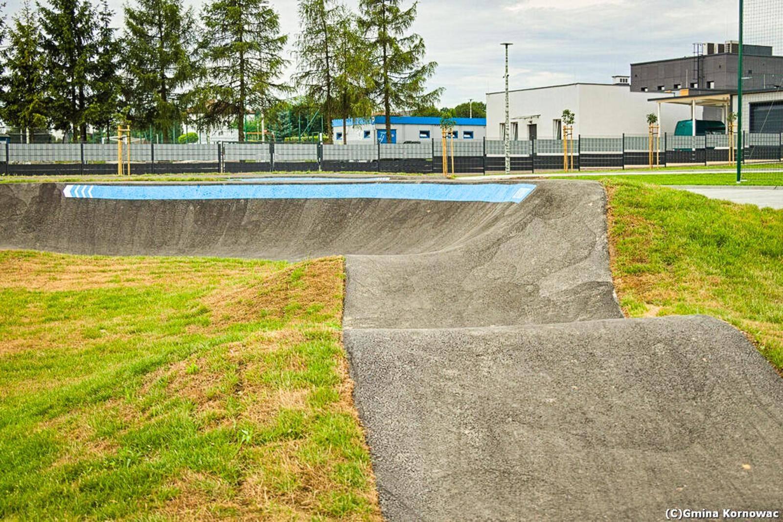 Zdjęcie w galerii na portalu naszraciborz.pl: Kino, pumptrack i siłownia – nowoczesne centrum kultury otwarte w Kornowacu wiadomości z regionu