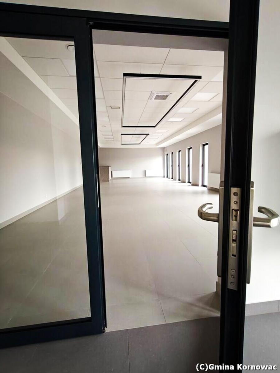 Zdjęcie w galerii na portalu naszraciborz.pl: Kino, pumptrack i siłownia – nowoczesne centrum kultury otwarte w Kornowacu wiadomości z regionu