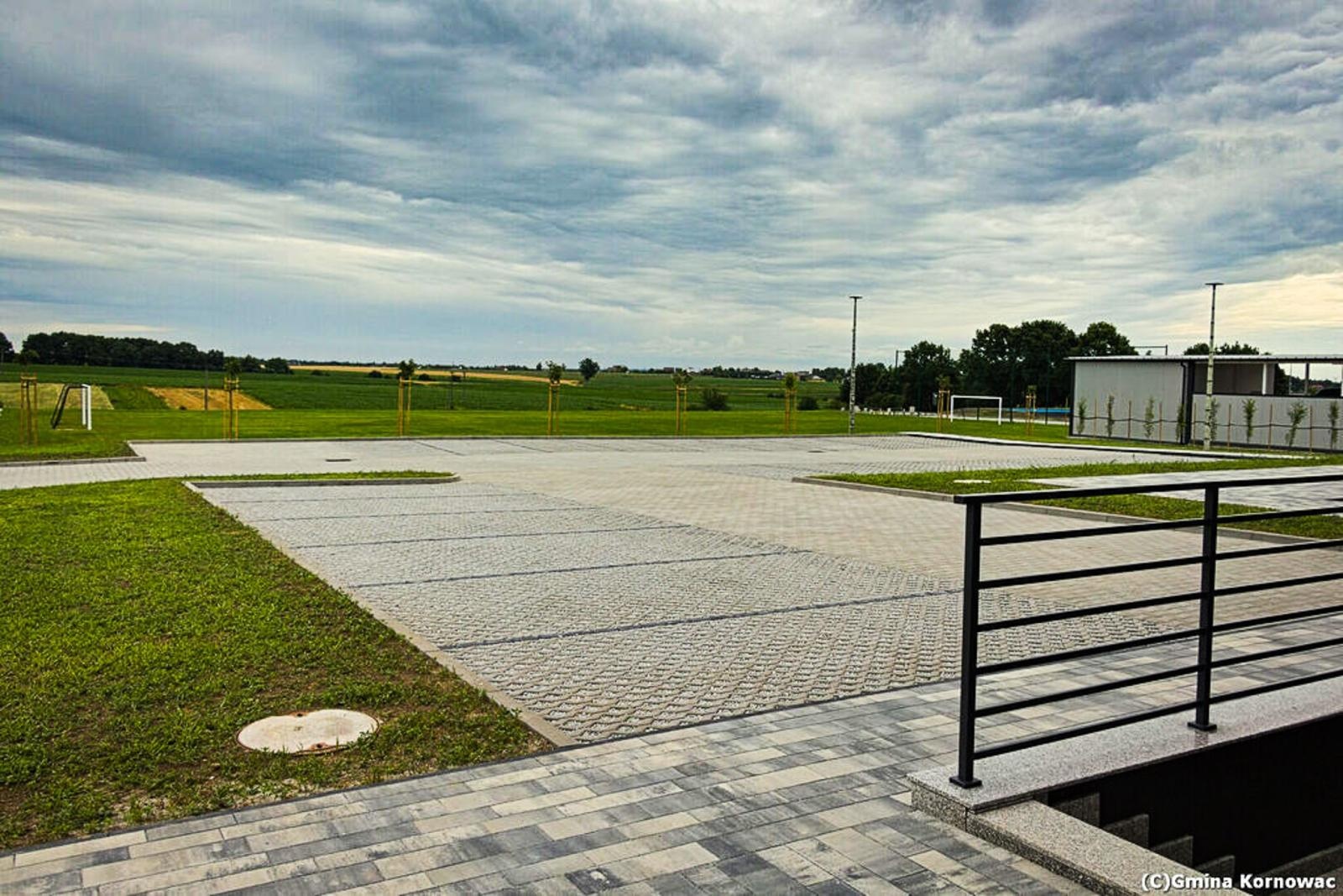 Zdjęcie w galerii na portalu naszraciborz.pl: Kino, pumptrack i siłownia – nowoczesne centrum kultury otwarte w Kornowacu wiadomości z regionu