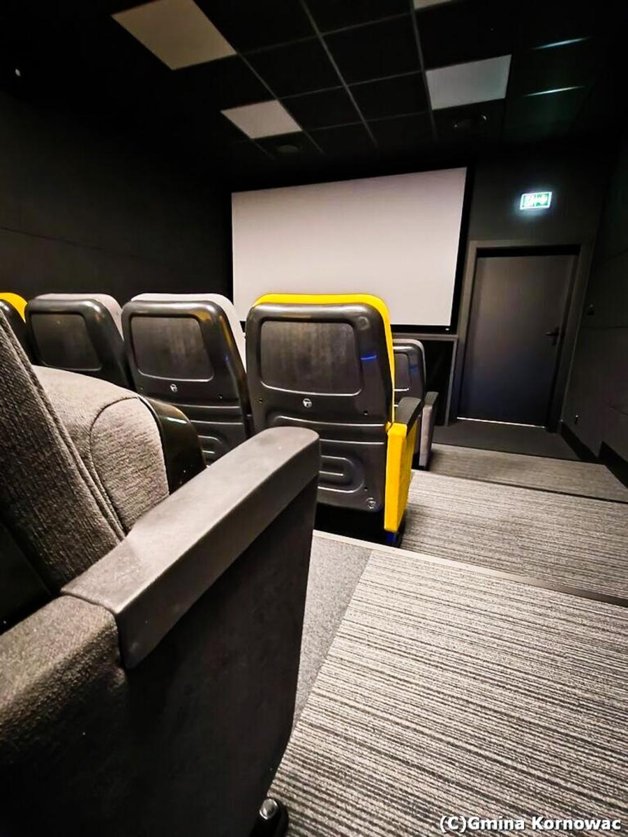 Zdjęcie w galerii na portalu naszraciborz.pl: Kino, pumptrack i siłownia – nowoczesne centrum kultury otwarte w Kornowacu wiadomości z regionu