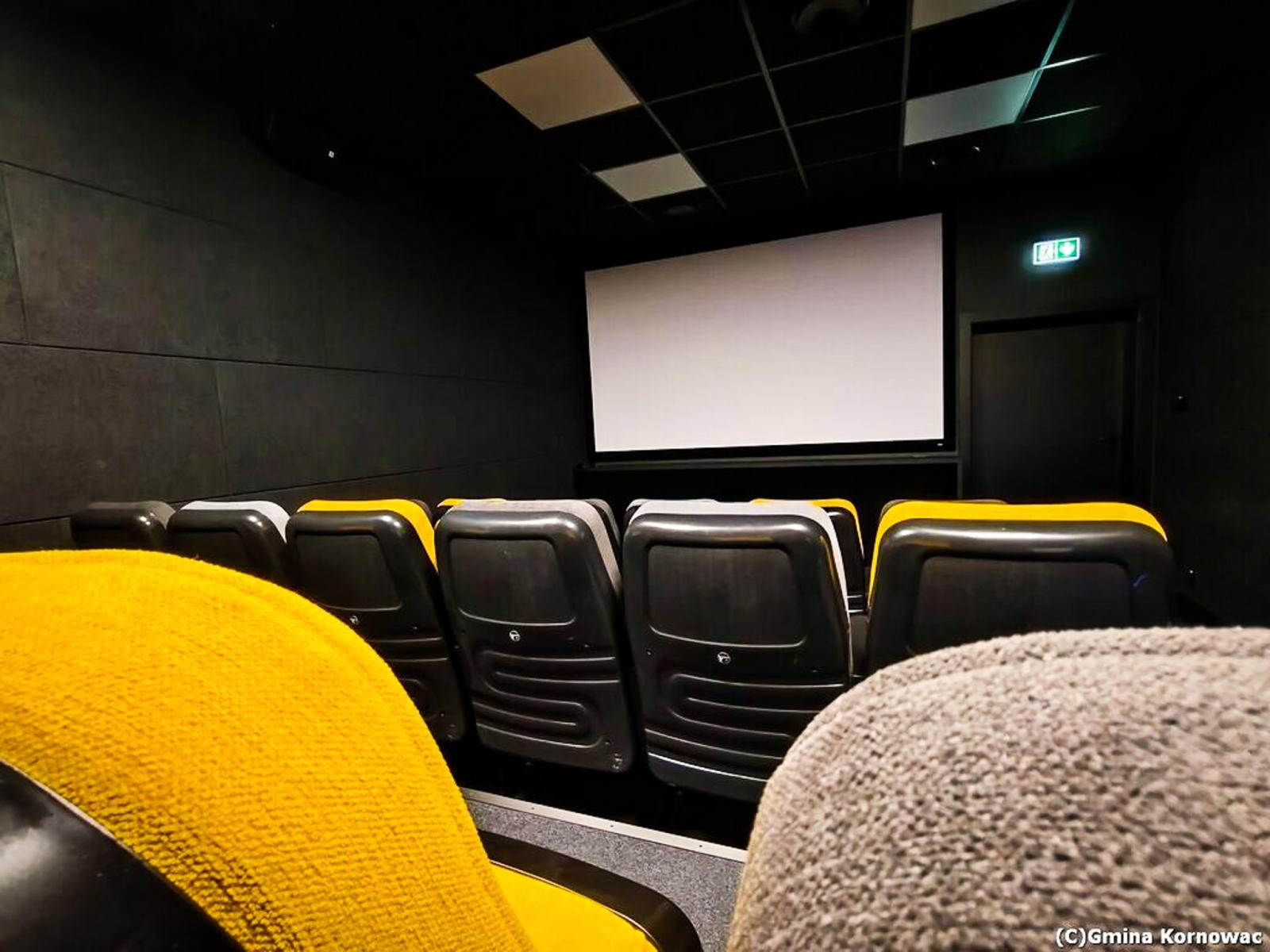 Zdjęcie w galerii na portalu naszraciborz.pl: Kino, pumptrack i siłownia – nowoczesne centrum kultury otwarte w Kornowacu wiadomości z regionu