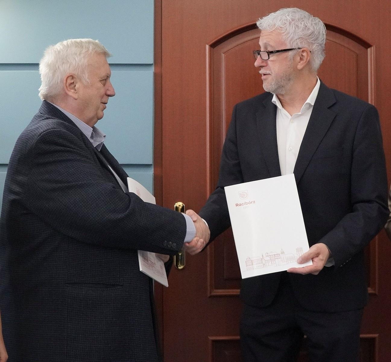 Zdjęcie w galerii na portalu naszraciborz.pl: W ratuszu podpisano umowę na modernizację zoo w Oborze wiadomości z regionu