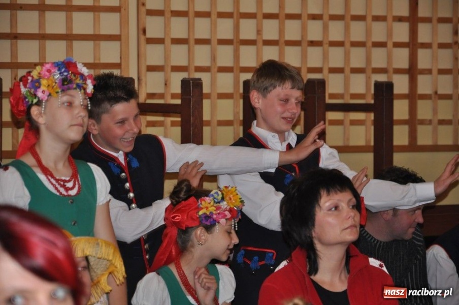 Zdjęcie w galerii na portalu naszraciborz.pl: Prawie 300 młodych talentów w Tworkowie wiadomości z regionu