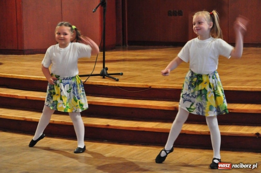 Zdjęcie w galerii na portalu naszraciborz.pl: Prawie 300 młodych talentów w Tworkowie wiadomości z regionu