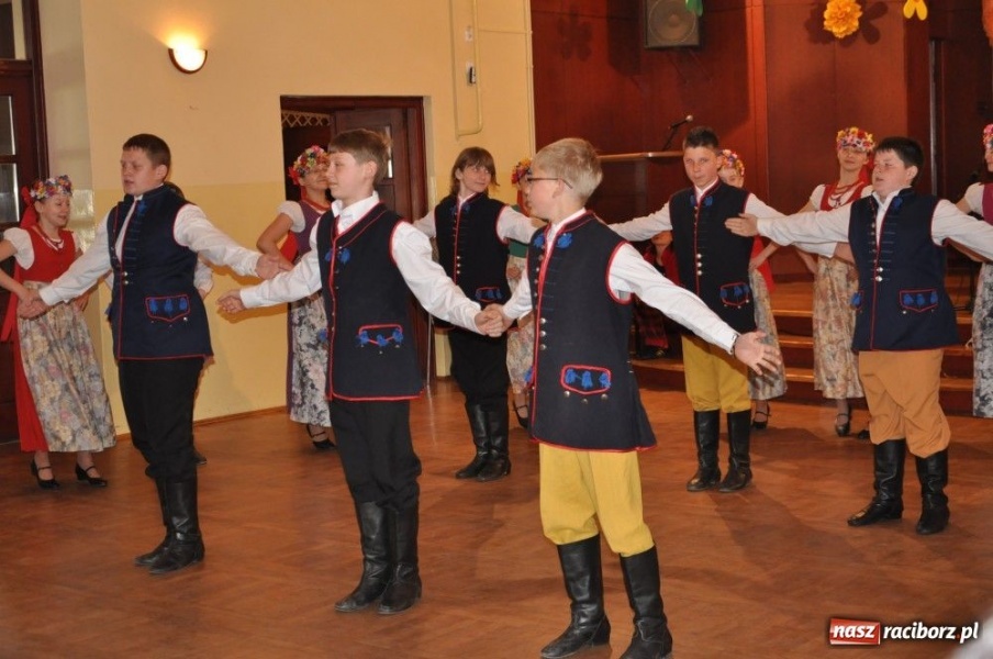 Zdjęcie w galerii na portalu naszraciborz.pl: Prawie 300 młodych talentów w Tworkowie wiadomości z regionu