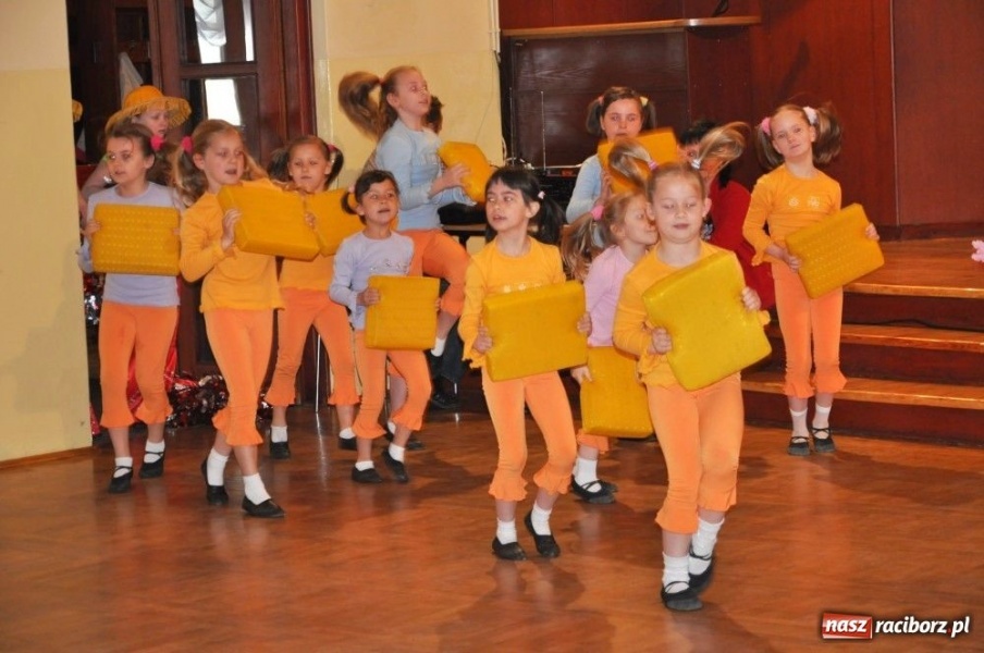 Zdjęcie w galerii na portalu naszraciborz.pl: Prawie 300 młodych talentów w Tworkowie wiadomości z regionu