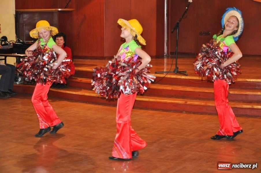 Zdjęcie w galerii na portalu naszraciborz.pl: Prawie 300 młodych talentów w Tworkowie wiadomości z regionu