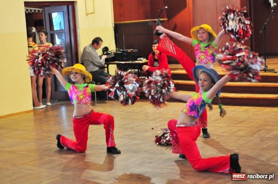 Zdjęcie w galerii na portalu naszraciborz.pl: Prawie 300 młodych talentów w Tworkowie wiadomości z regionu