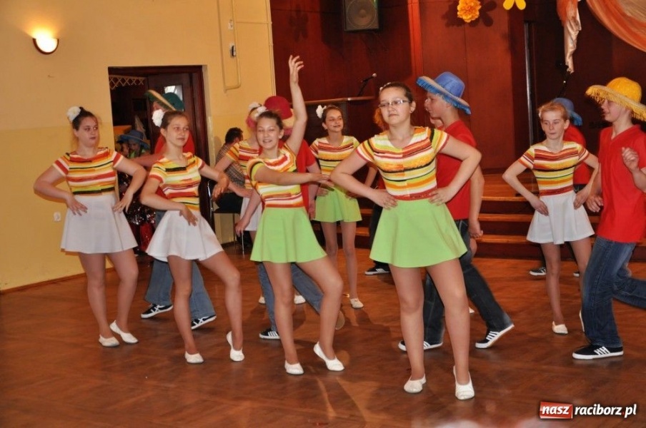 Zdjęcie w galerii na portalu naszraciborz.pl: Prawie 300 młodych talentów w Tworkowie wiadomości z regionu