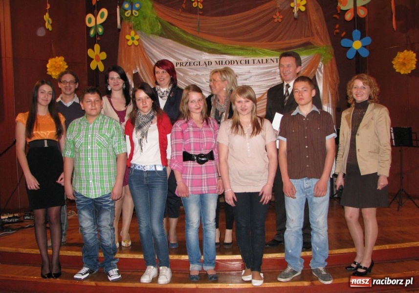 Zdjęcie w galerii na portalu naszraciborz.pl: Prawie 300 młodych talentów w Tworkowie wiadomości z regionu