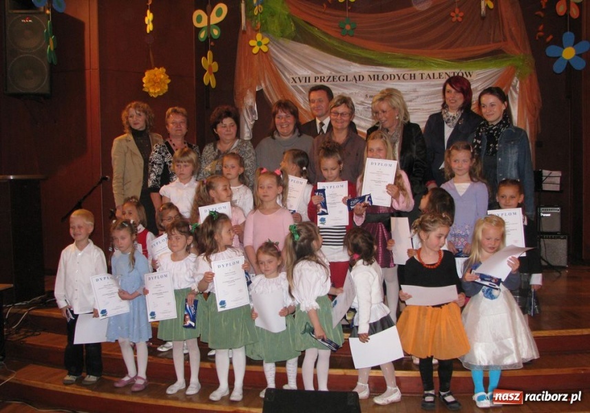 Zdjęcie w galerii na portalu naszraciborz.pl: Prawie 300 młodych talentów w Tworkowie wiadomości z regionu