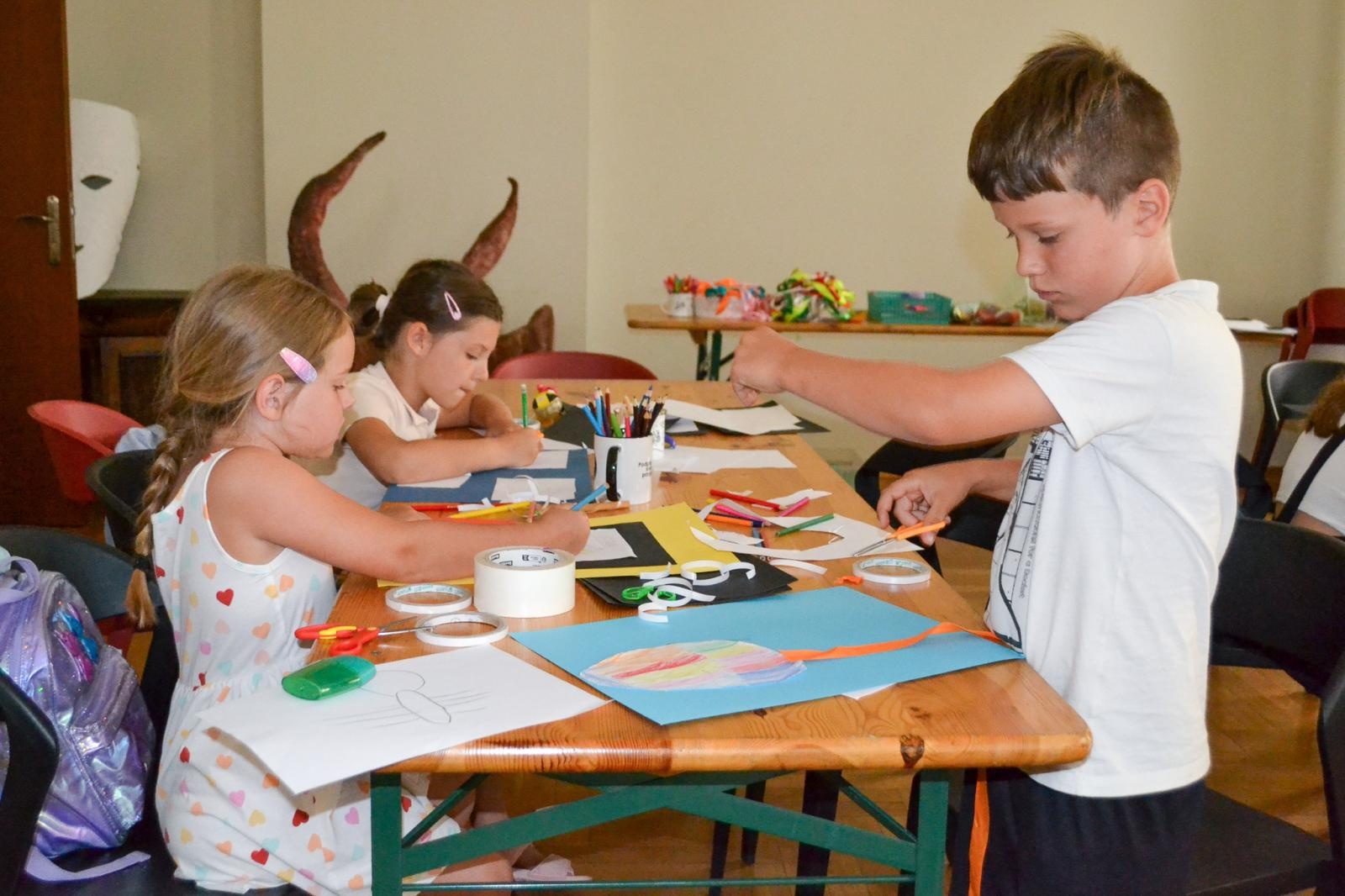 Zdjęcie w galerii na portalu naszraciborz.pl: MISJA SZTUKA! Półkolonie teatralne i finałowe przedstawienie w RCK wiadomości z regionu