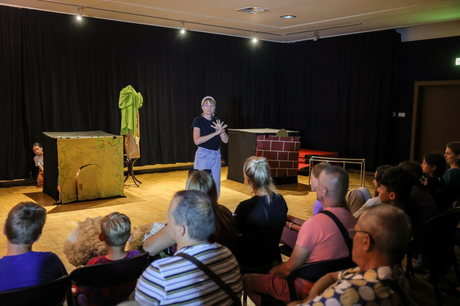 Zdjęcie w galerii na portalu naszraciborz.pl: MISJA SZTUKA! Półkolonie teatralne i finałowe przedstawienie w RCK wiadomości z regionu