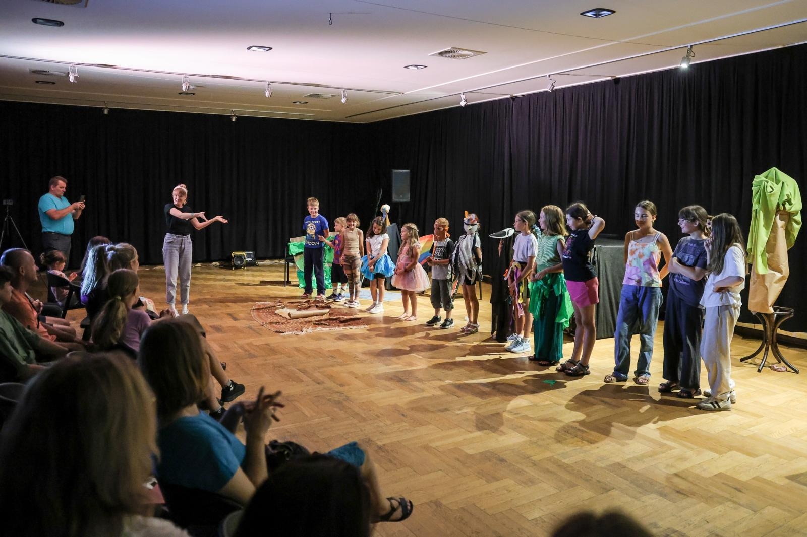 Zdjęcie w galerii na portalu naszraciborz.pl: MISJA SZTUKA! Półkolonie teatralne i finałowe przedstawienie w RCK wiadomości z regionu